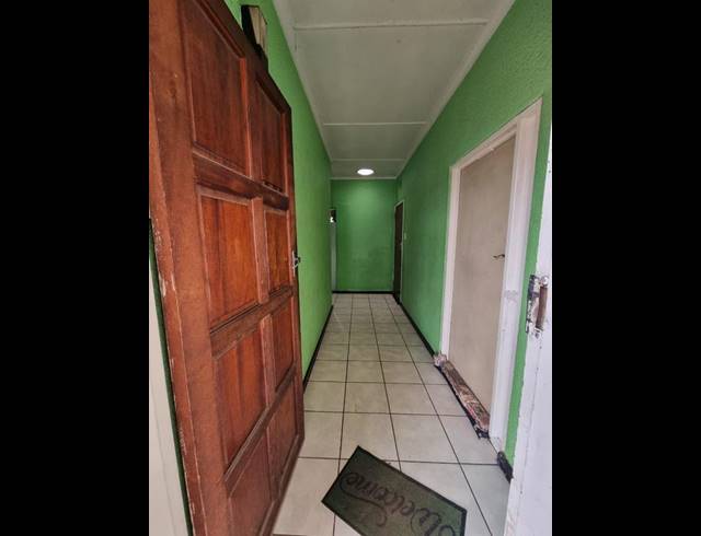 5 BEDROOM HOUSE FOR SALE IN KEMPTON PARK EXT 02